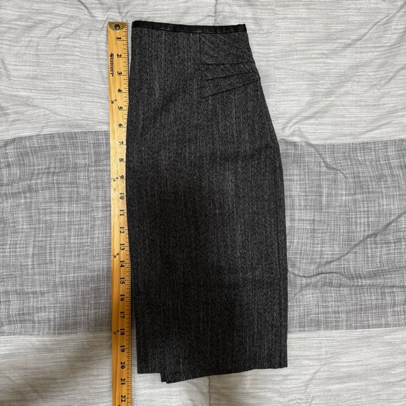 Express Gray Zip Back Layered Detail Pencil Skirt Size Small - Picture 14 of 14